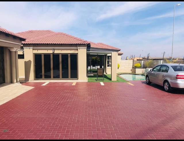 3 BEDROOM HOUSE FOR SALE IN SOSHANGUVE VV